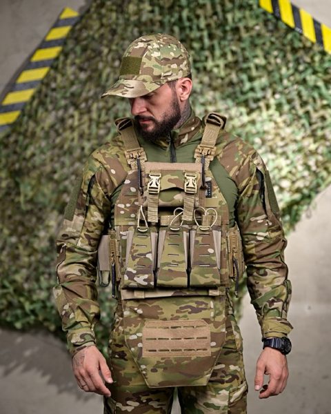 Плитоноска з напашником та підсумками